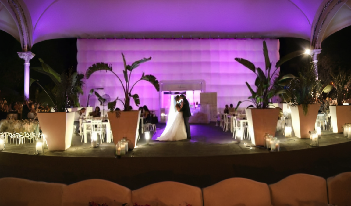 Autre perspective d'une entrée de tente de mariage